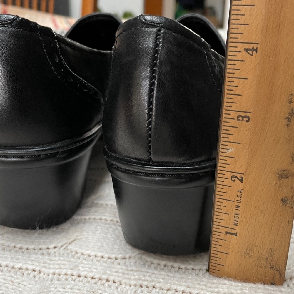 Earth Origins Sz 7.5 Womens "Carma 2" Black Wingtip Leather Slip On Shoes - Picture 14 of 15
